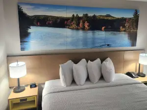 Days Inn & Suites by Wyndham Bossier City