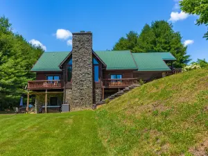 Luxury Cabin with Fishing Pond and Game Room - Stunning Mountain Retreat