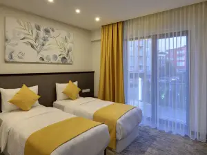 Leo Suites