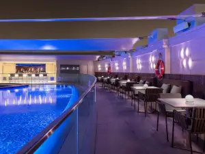 Crowne Plaza Doha - the Business Park