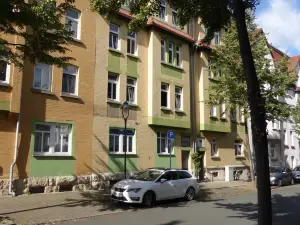 Ferienwohnung Friedrich Schiller, 2 Schlafzimmer, Balkon,Kostenloses WiFi, nähe Zentrum,
