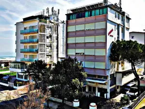 Hotel Ambra - Fronte Mare - Vicinissimi Al Centro