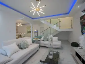 투스카니 선 빌라 앳 레거시 타운하우스