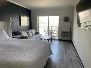 Lakeside Inn