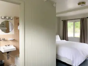 阿爾戈馬河山旅館 - 威斯康星州， 近門縣