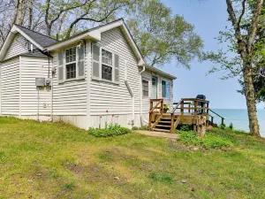 Beachy Palms Cottage on Lake Huron w/ Hot Tub!