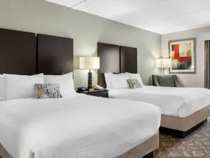 東蘭辛-奧克莫斯貝斯特韋斯特套房飯店