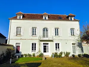 Villa Clément Sens Appart'Hotel