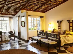 Hatari Lodge