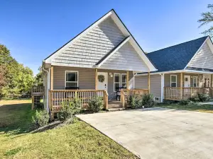 Family-Friendly Greer Home w/ Balcony & Yard!