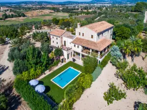 Can Corem de Son Moix - Luxurious 6-Bedroom Villa Just 10 Minutes from the Beach