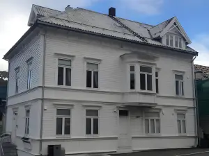 Enter Viking Hotel
