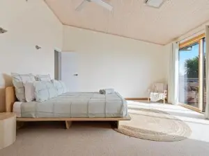 Bayside Oceanview Getaway