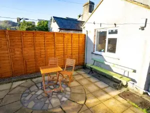 Newly-Renovated, Mid-Terrace Cottage in Porthmadog