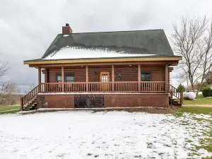 Amazing Log Cabin with Beautiful Views at Apple Canyon Lake