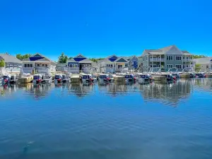 Waterfront Lake House, 2nd Floor, Boat Dock