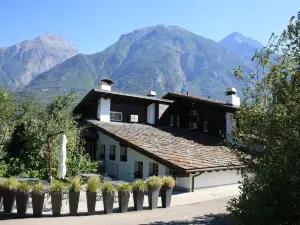 Hotel Village