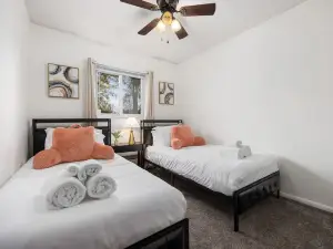 Private Pool and Family-Friendly Retreat - Tranquil Oasis