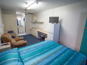 Fourth Avenue Motor Inn