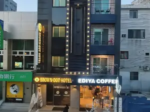 Brown-Dot Hotel
