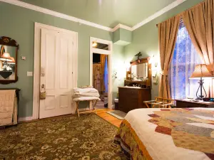 Center Harbor Sutton House B & B