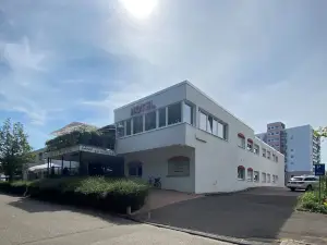 โรงแรมอัมเวสต์เอนด์