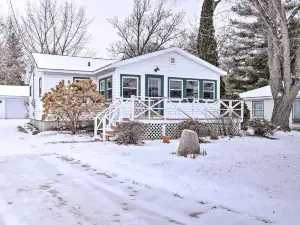 Green Lake Vacation Home w/ Screened Porch!