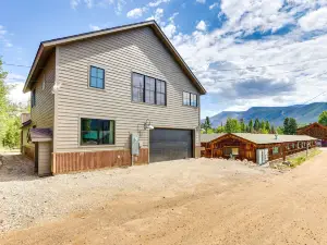 Mountain Views: Luxurious Grand Lake Escape!