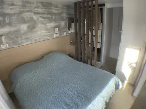 Mobilhome et Terrasse au Coeur de la Foret des Landes Dans un Parc Residentiel