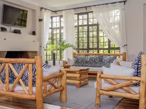 Lux Suites Enkarsis Bungalow Kisaju