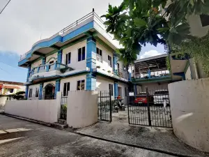 Den Den Guesthouse