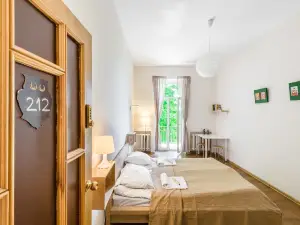 Downtown Forest Hostel & Camping