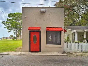 Charming Louisiana Home Walk to Shops and More