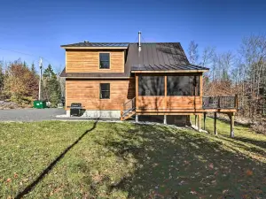 Cozy & Peaceful Waterfront Cabin on Porter Lake!
