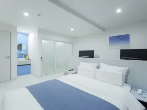 퍼니호텔