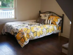 Quiet, Convenient Location w/ Great Amenities-Full Kitchen-Washer/Dryer-5g Wifi