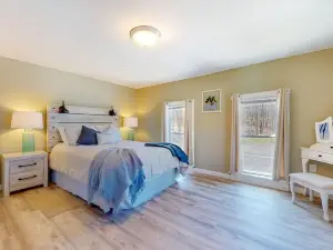 Cozy Waterfall Home | Close to All Mountains/Hikes