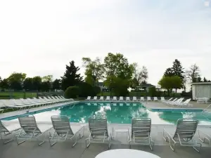 Izaty's Lake House Townhomes #413 on Lake Mille Lacs at Izaty's Resort look