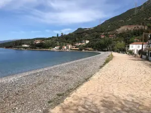 Beachfront Loulas house Skaloma