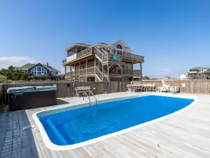 Lightly Salted OBX, Beach front Luxury, Wild Horses, Pool, Hot Tub, 4x4 Beach