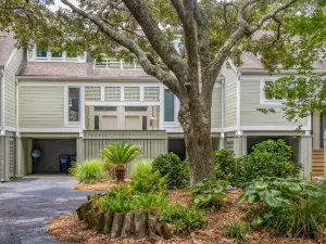 Dazzling Marsh Views and Community Pool - Charming Seabrook Haven