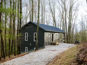 Hot Tub & WiFi - Large Family Cabin - Honeysuckle Bridge - Red River Gorge, Kentucky!