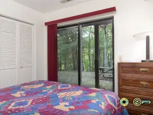 Charming Beach Retreat - Modern Kitchen and Pool Access