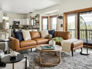 Hot Tub, Scenic Views, Game Room, Spacious Deck - Cozy Mountain Haven