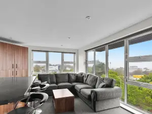 5 Bed Apartment @ Derriford Stays by Pureserviced