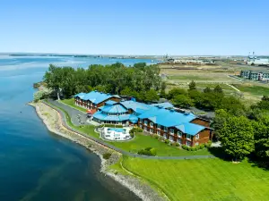 River Lodge and Cabins