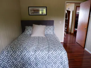 Sunsets & Skiing- Lake Front Rental House on Cuba Lake