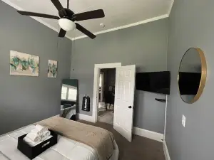 *Newly Remodeled* The Southern Blue Hideaway