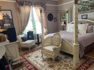 Inn Upon Moon River Plantation