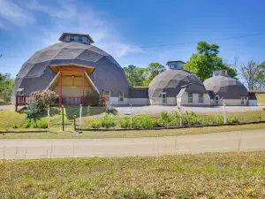 Quiet, Quirky Country Escape Near Pearl River!